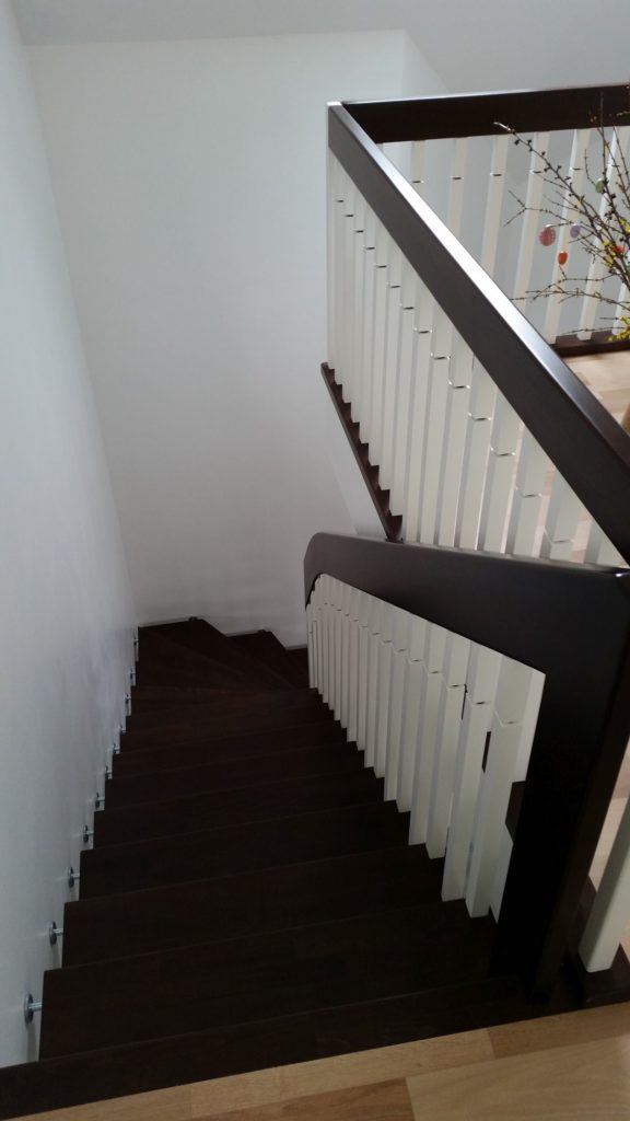 Geländertragende Treppe